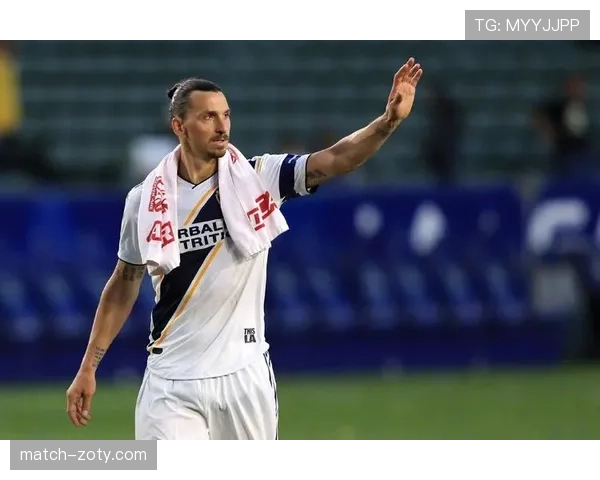 伊布退役后天天开超跑接送娃上学，这谁顶得住